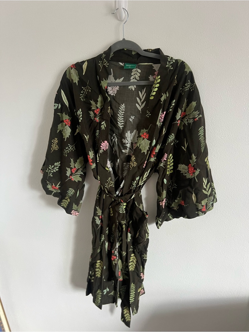 Uncommon Goods Birth Month Flower Robe, December - M/L - Picture 2 of 4